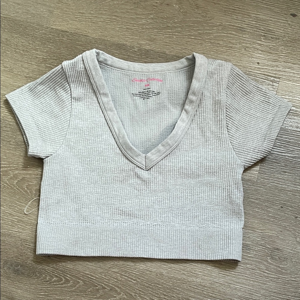 Ribbed V-Neck Cropped Top - Light Gray